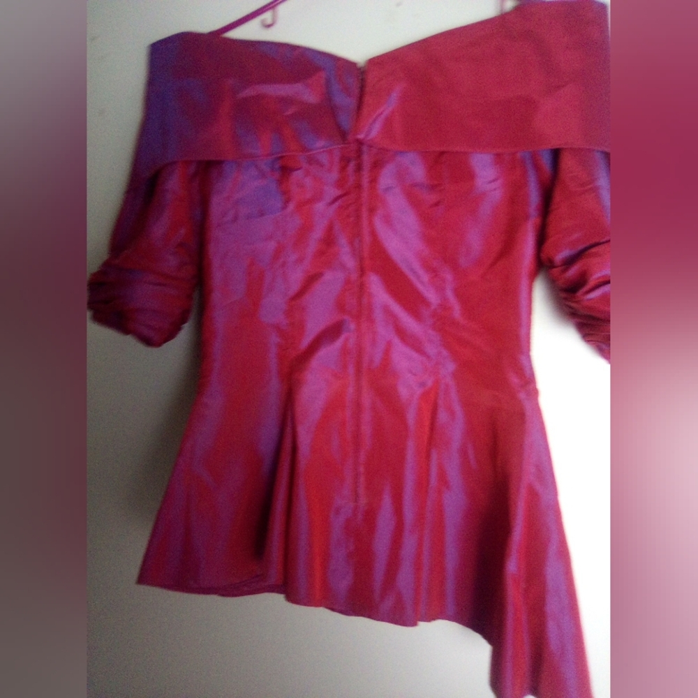 WATTERS WATTERS Elegant Off-Shoulder Magenta Top SIZE 8 - Picture 7 of 7
